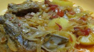 Свиные ребра с квашенной капустой